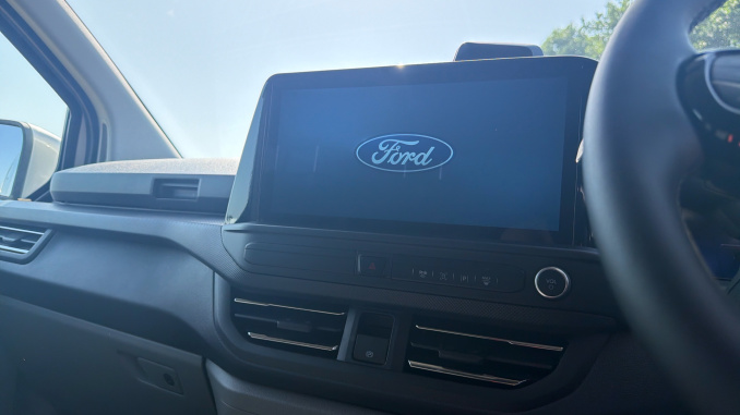 Ford Transit Custom 320 L2 Diesel Fwd 2.0 EcoBlue 136ps H1 Double Cab Van Limited Auto - Image 15